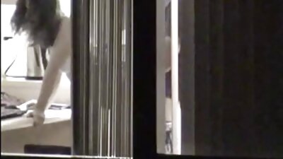 Interrassischer Porno im Fitnessstudio mit einem engen pornos online sehen schwarzen in Shorts