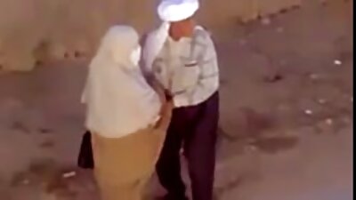 Russisches pornos online kostenlos Mädchen mit Krämpfen eines großen Schwanzes, danach setzte er sich mit seiner glatt rasierten Vagina auf sie