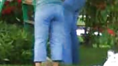 Ein pornos kostenlos streamen Mann mit rasiertem Kopf ist sehr oft gewalttätig in sexuellen Beziehungen mit seinem jungen Studenten