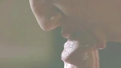 reifer Kerl mit Tätowierungen auf seinem Körper duschte pornos kostenlos streamen vor einem leidenschaftlichen Kuss