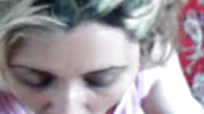 Ein Tropfen Sperma läuft über die Lippen meines pornos kostenlos online Mädchens