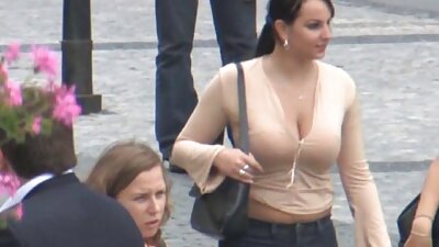 Ehepaar, das zu Hause pornos online schauen Sex hat und Wache hält