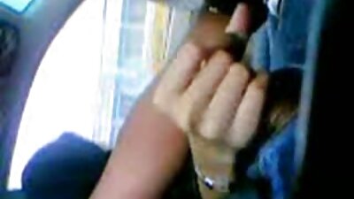 Dildo masturbiert pornos online gucken einfache Mädchen im kurzen Baumwollkleid