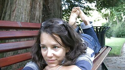 Der Ehemann einer reifen Brünette bat seine Frau, während eines Ehekusses einen Analplug in ihren Arsch zu stecken pornos kostenlos online