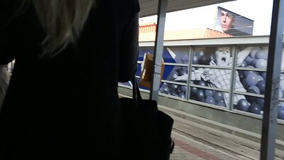 Sexy pornos online Blondine in Netzstrümpfen zog es an, einen fremden Mann mit ihrer engen Muschi zu besuchen