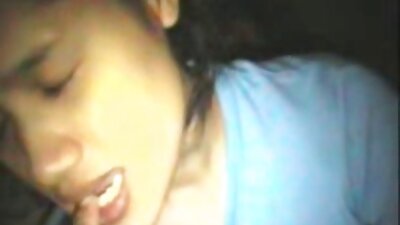 Der Japaner befriedigte das rote pornos online schauen Mädchen mit Nippelpiercing