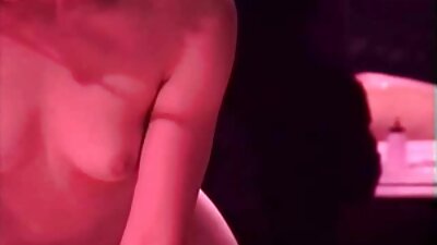 Ein Mädchen mit großen Titten in schwarzem Netzhöschen ging auf die Knie, um gratis porno online den Schwanz ihres geliebten Mannes zu lutschen