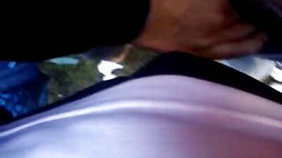 tiefes Eindringen in den kahlen Schlitz und in den Anus ihrer pornos online kaufen neuen Leidenschaft durch ihr Höschen