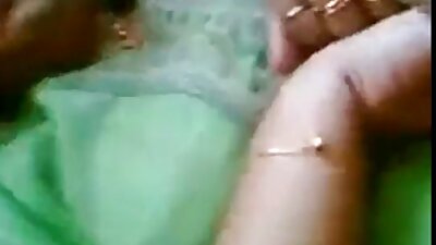 junges Kätzchen mit Nippelpiercing bittet sexfilme online schauen mit einem heißen Kuss zu ficken