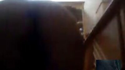 Süße Blondine mit durchbohrtem Bauchnabel, um den Ehemann ihrer Freundin zu küssen pornos kostenlos online sehen